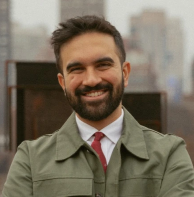 A person smiling for the camera

AI-generated content may be incorrect.
