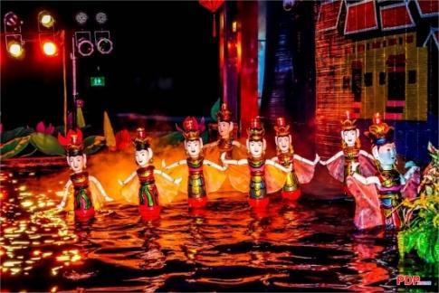 CHỦ ĐỀ: HOẠT ĐỘNG VÌ CỘNG ĐỒNGTUẦN 25SINH HOẠT DƯỚI CỜ: LÀNG NGHỀ TRUYỀN THỐNG- Nghe nghệ nhân kể về nghề truyền thống tại địa phương.- Đặt câu hỏi phỏng vấn về các biện pháp bảo vệ môi trường trong quá trình phát triển làng nghề- Cam kết tham gia hoạt động  Giờ Trái Đất