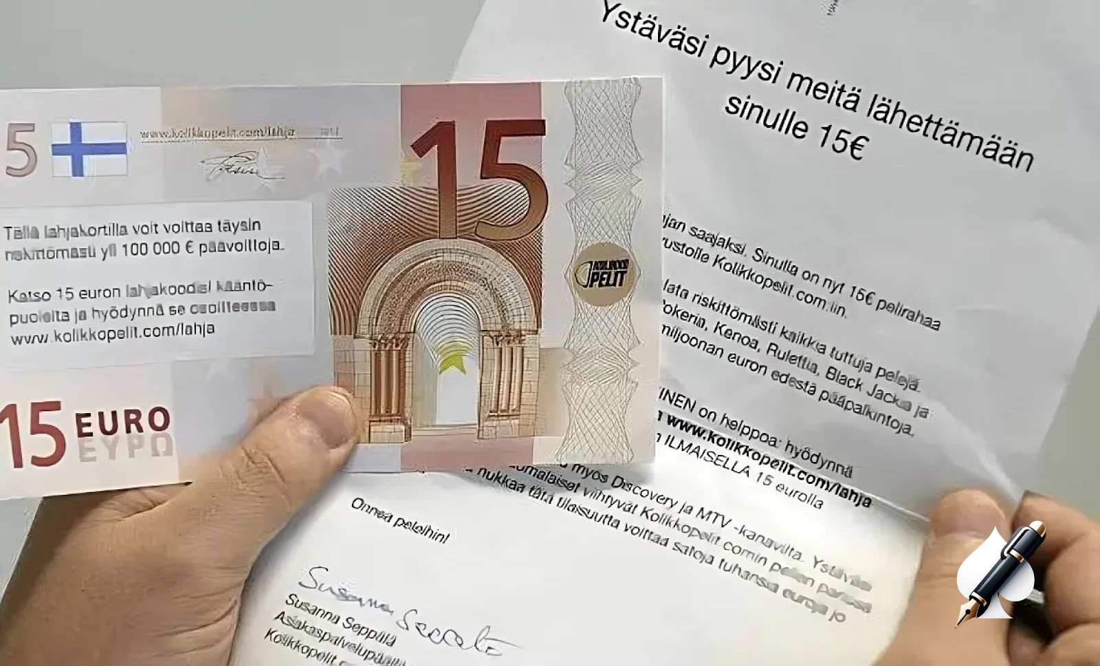 Kuva 15 euron lahjakortista ja saatekirjeestä, jossa kerrotaan ystävän pyynnöstä lähetetystä 15 euron pelirahasta Kolikkopelit.com-sivustolle. Lahjakortissa mainitaan mahdollisuus voittaa yli 100 000 euroa ja kehotetaan hyödyntämään tarjous verkkosivustolla. Seteli näytti aidolta rahalta, joten tämä nettikasinomainos saavutti suuren huomion.