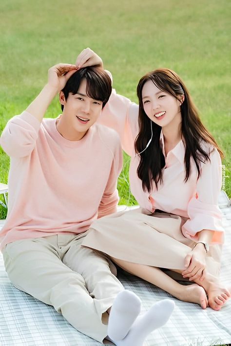 This contain an image of Chae Soo Bin and Yoo Yeon Seok