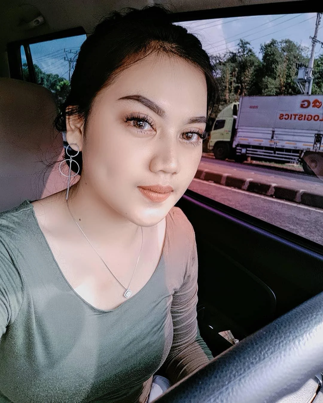 Cewek Cantik dengan Pesona Natural yang Membius, cewek cantik, pesona natural, gadis memikat