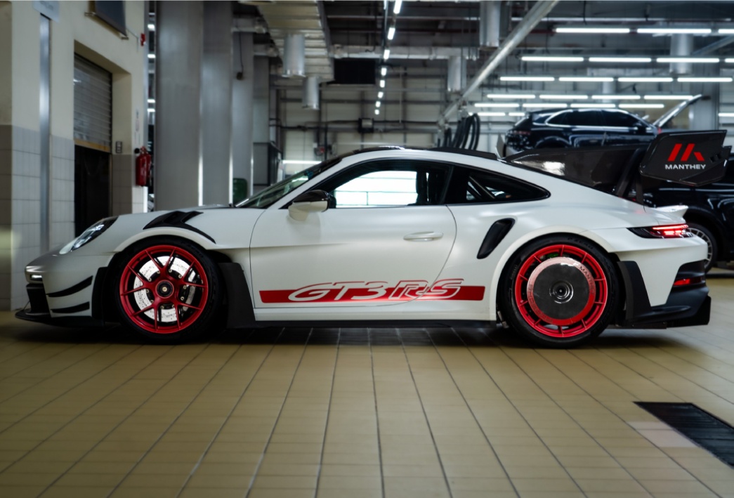 Porsche Centre Abu Dhabi installs Manthey kit on 911 GT3 RS, enhancing aerodynamics, handling, and track performance with advanced upgrades. 