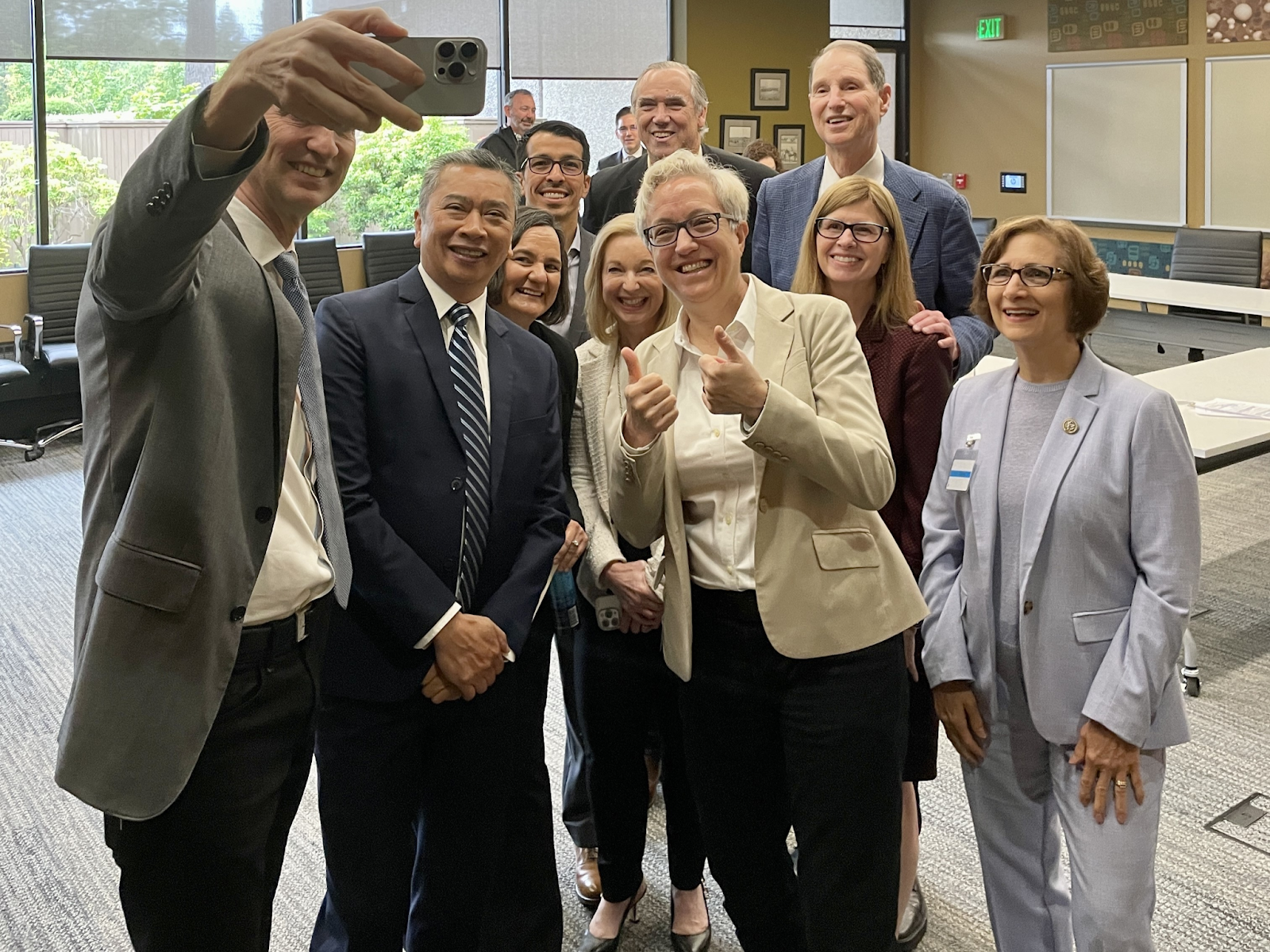 Governor Kotek takes photo with business leaders