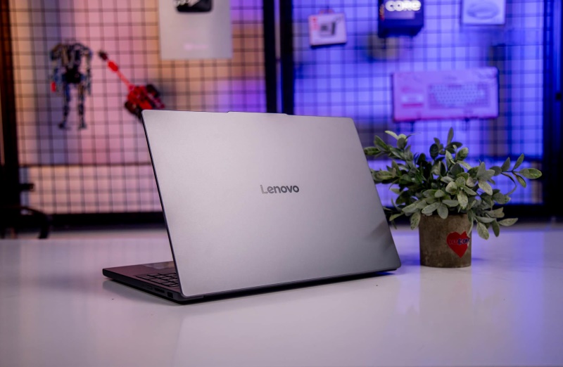 Laptop Lenovo IdeaPad Slim 3 16IRH10 có viên pin 60WHr mang lại thời gian sử dụng lên đến 8-10 tiếng