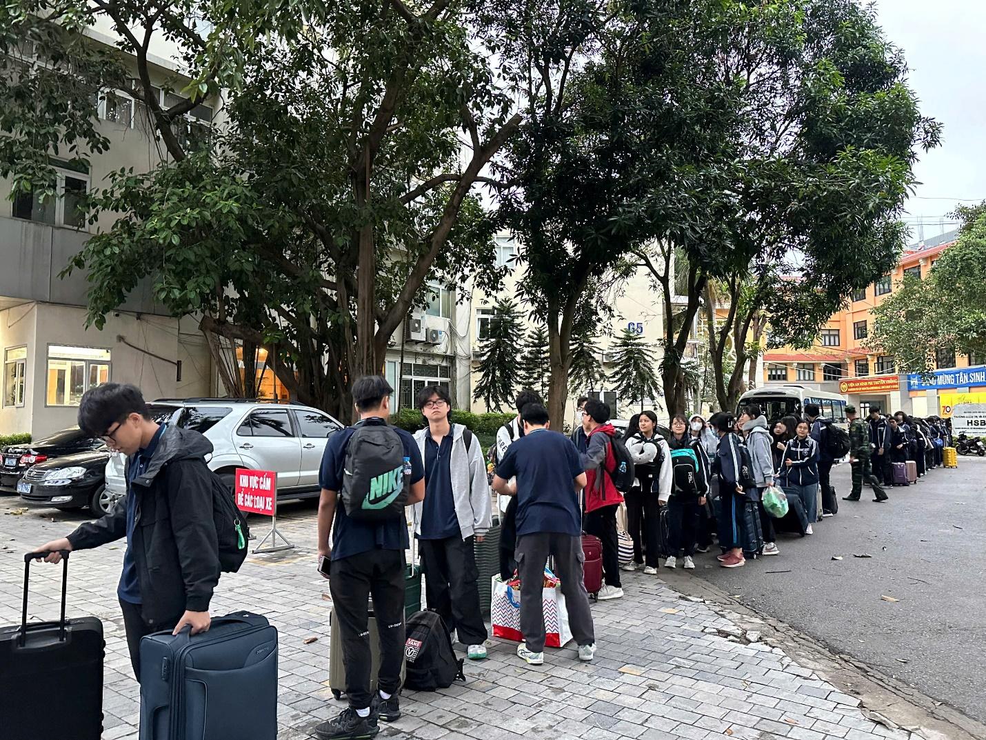 A group of people standing on a sidewalk

Description automatically generated