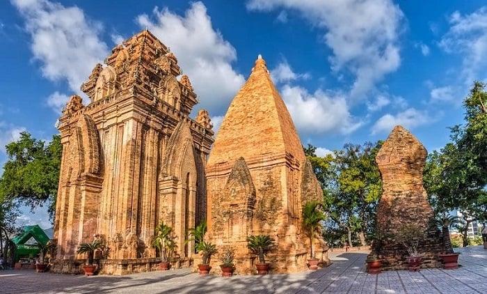 Tháp Bà Ponagar Nha Trang - Kinh nghiệm tham quan từ A - Z