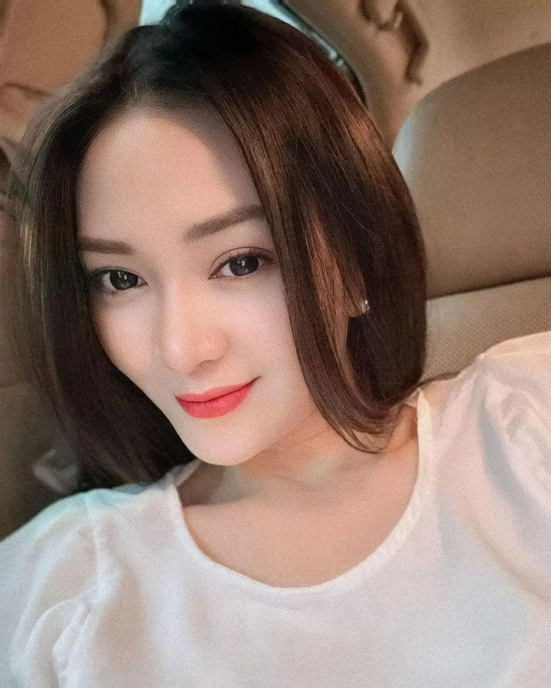 Cewek Cantik dengan Bibir Merah Menggoda, bibir merah, cewek cantik, gadis sensual