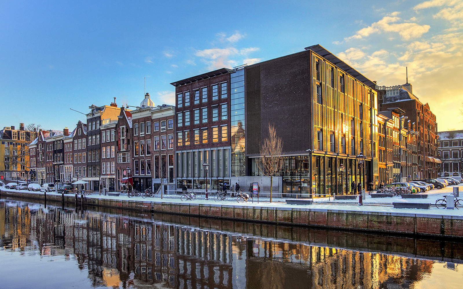 things to do in amsterdam: Visit the Anne Frank House