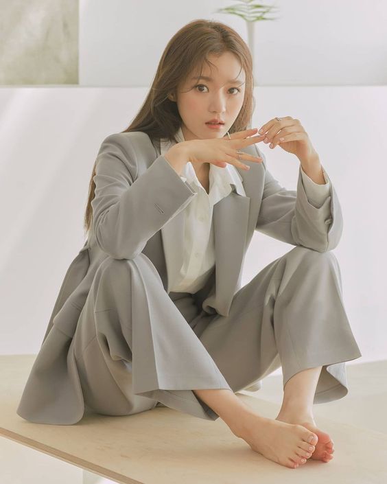 A picture of Go Bo Gyeol  putting on a ash color suit sitting on a table 