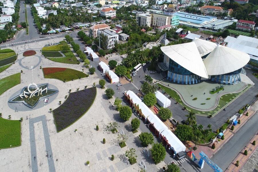 Hung Vuong Square is both a place to hold provincial events and a place for community activities. Source: My Bac Lieu