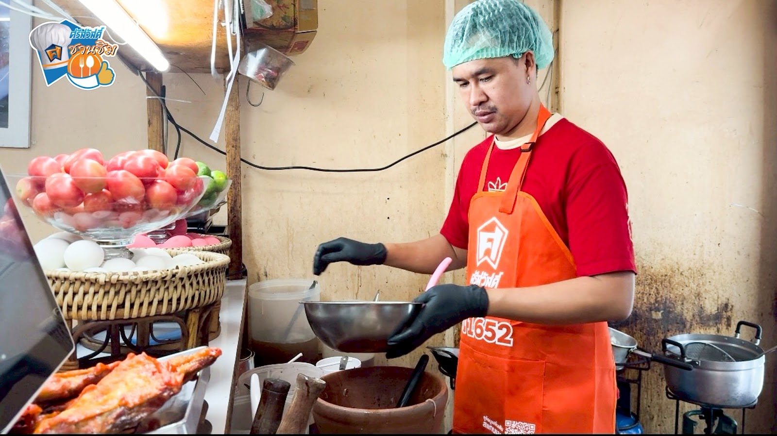 คุณชัย เจ้าของร้านยำนายหนวด ย่านลาดพร้าว