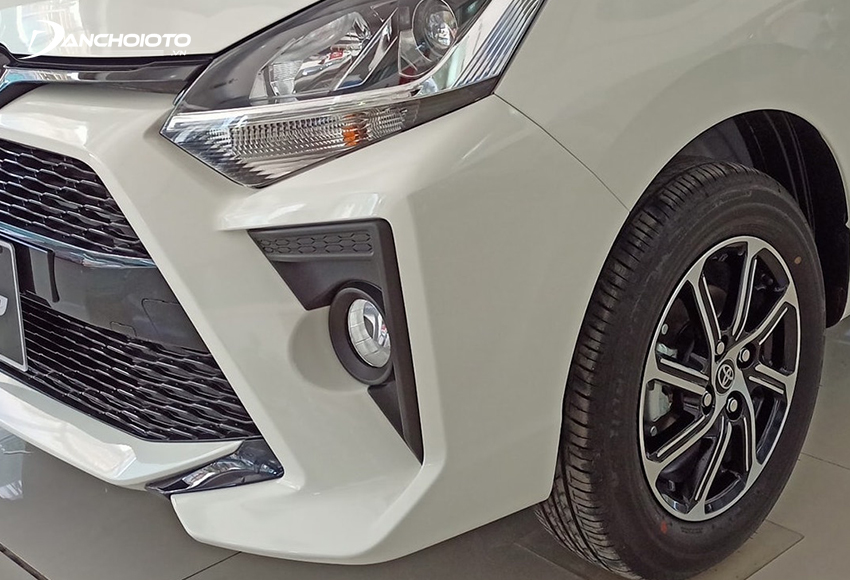 Cụm đèn trước của Toyota Wigo 2023 vẫn duy trì đèn Halogen
