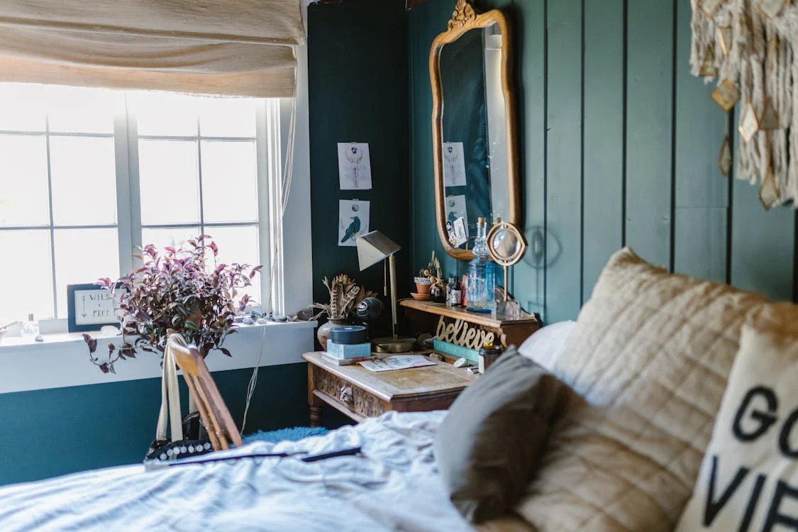 bedroom with natural elements like wood and flowers