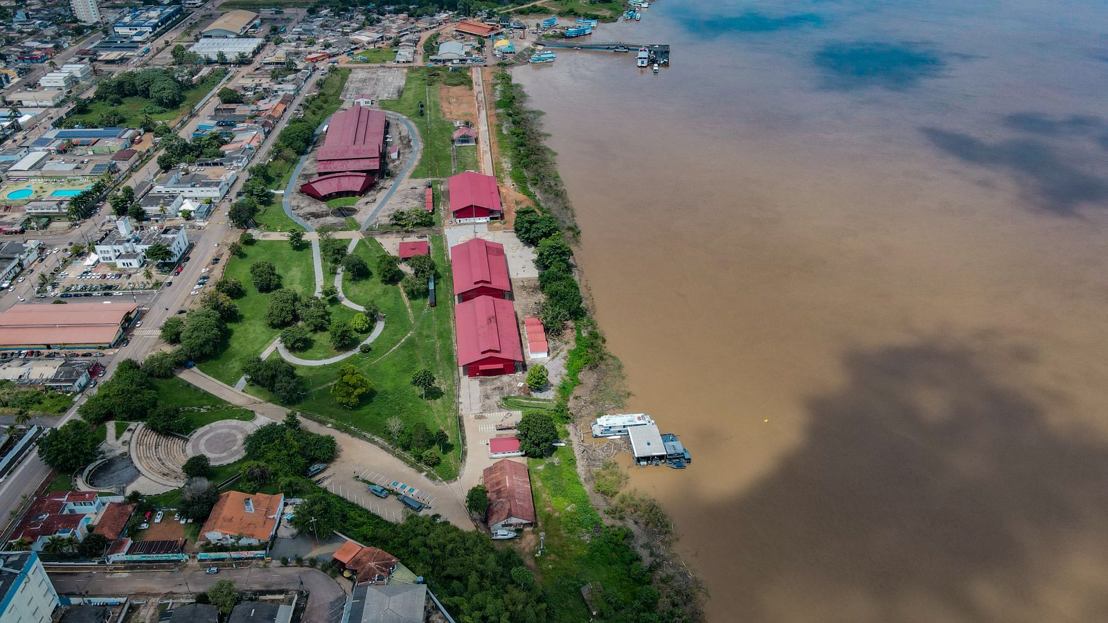 Reiniciativa da construção da ferrovia no antigo porto velho militar, cerca de 7 quilômetros abaixo do ponto original