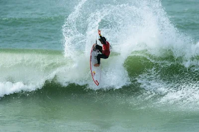 Colapinto disputa sua segunda final (Foto: World Surf League)