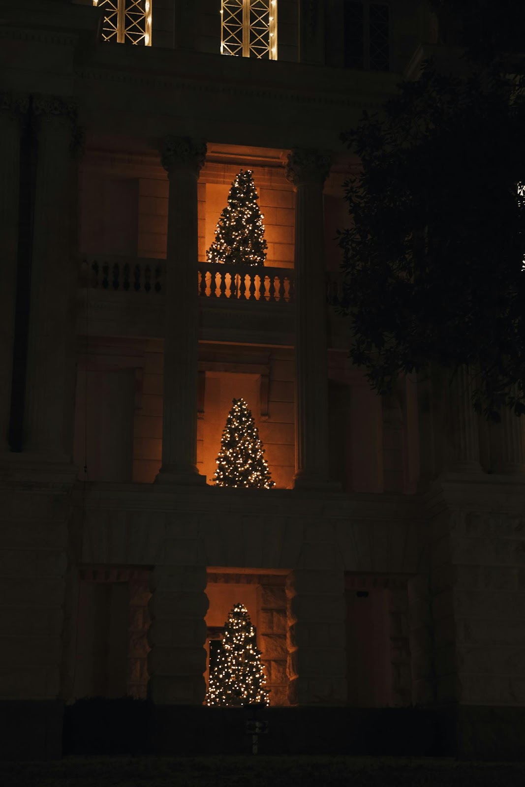 LED vs incandescent Christmas lights versatility comparison