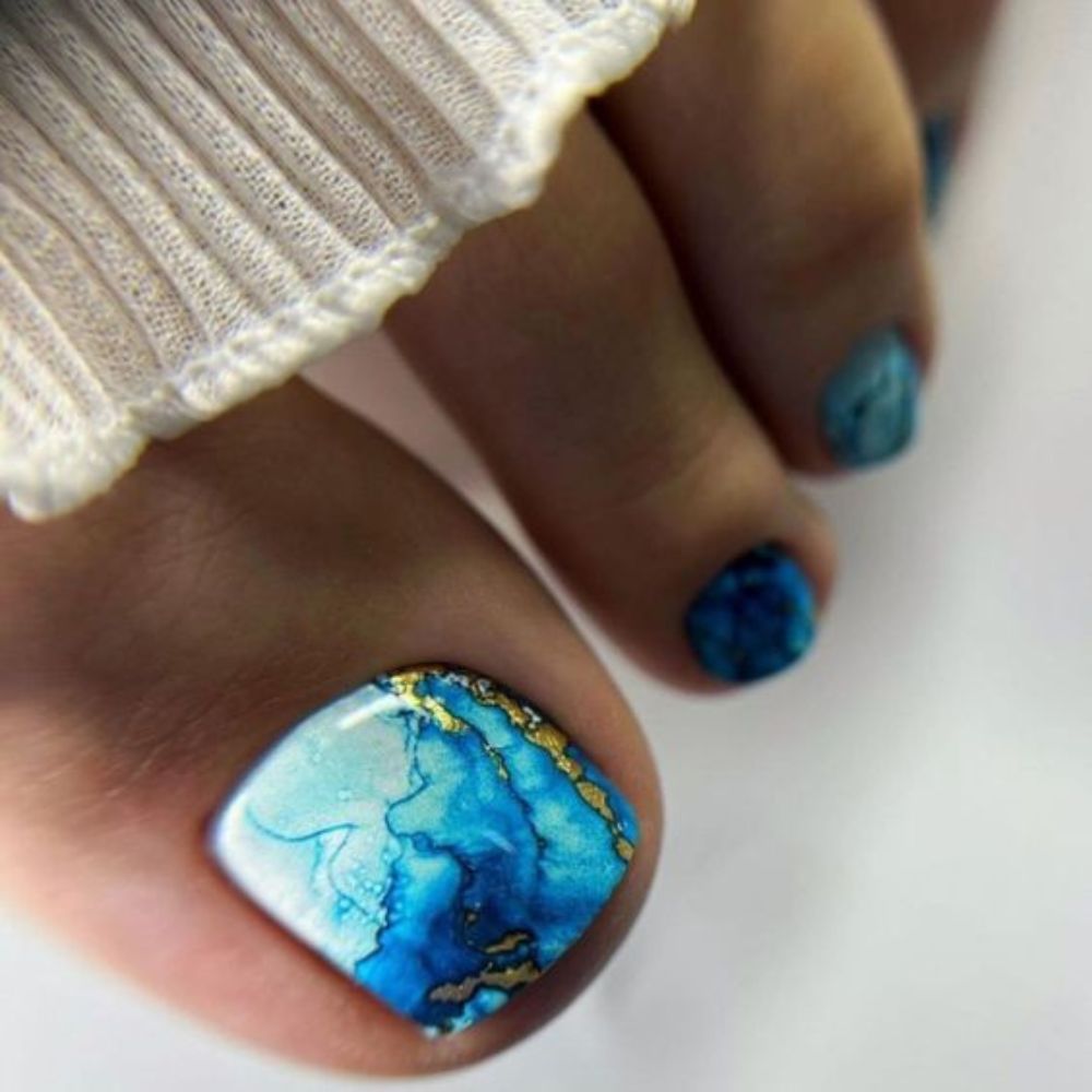 Close up of foot with radiant toe nail having Watercolor Nails