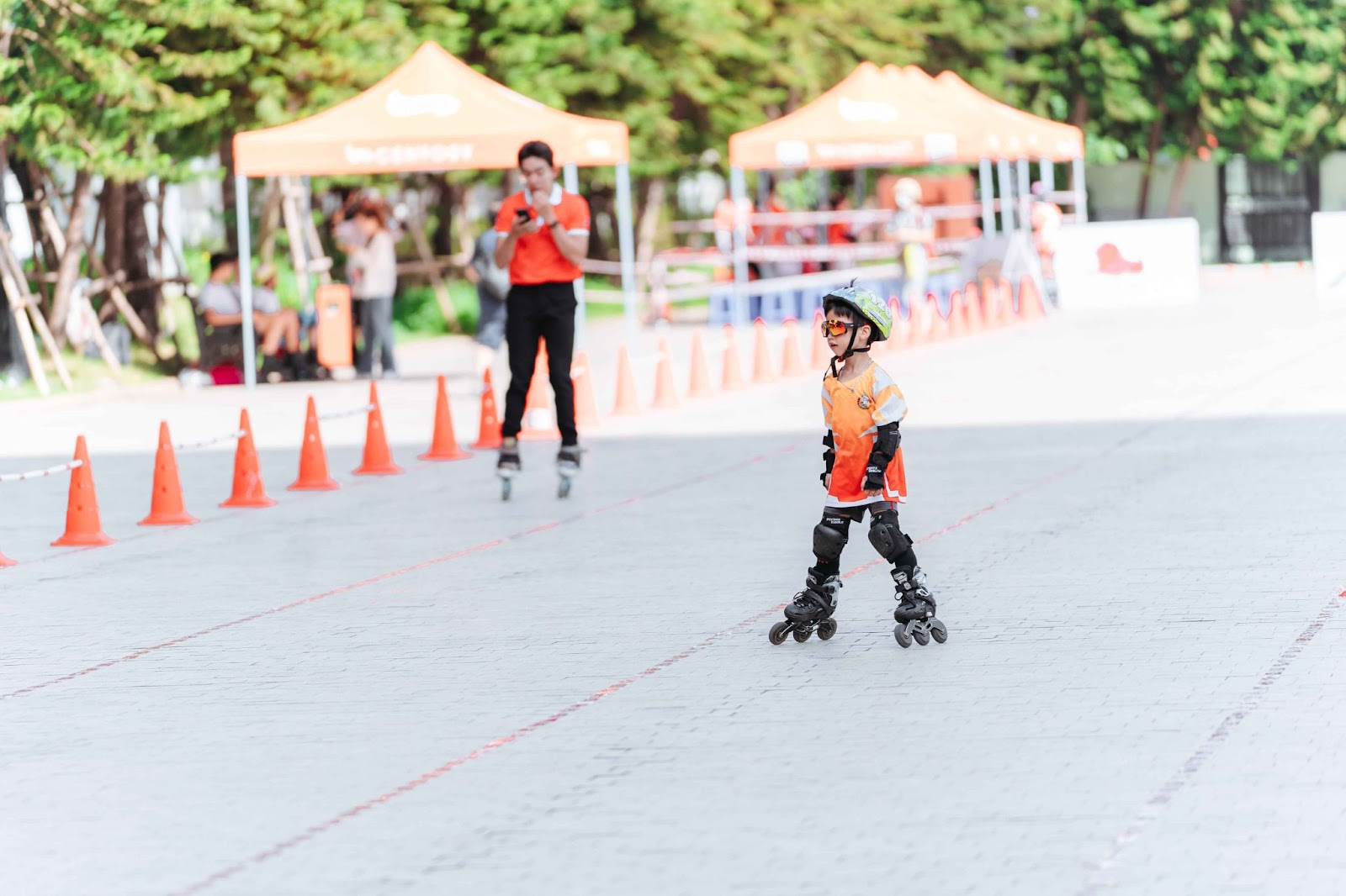 Những điểm bán giày trượt patin màu vàng chất lượng