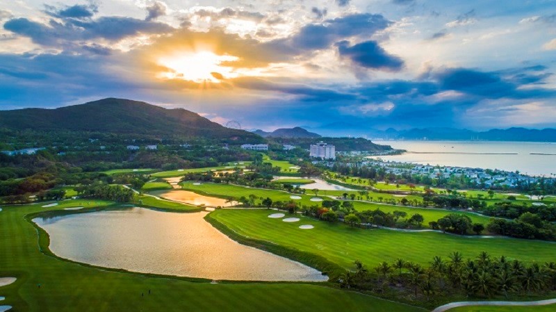 sân golf có bao nhiêu lỗ
