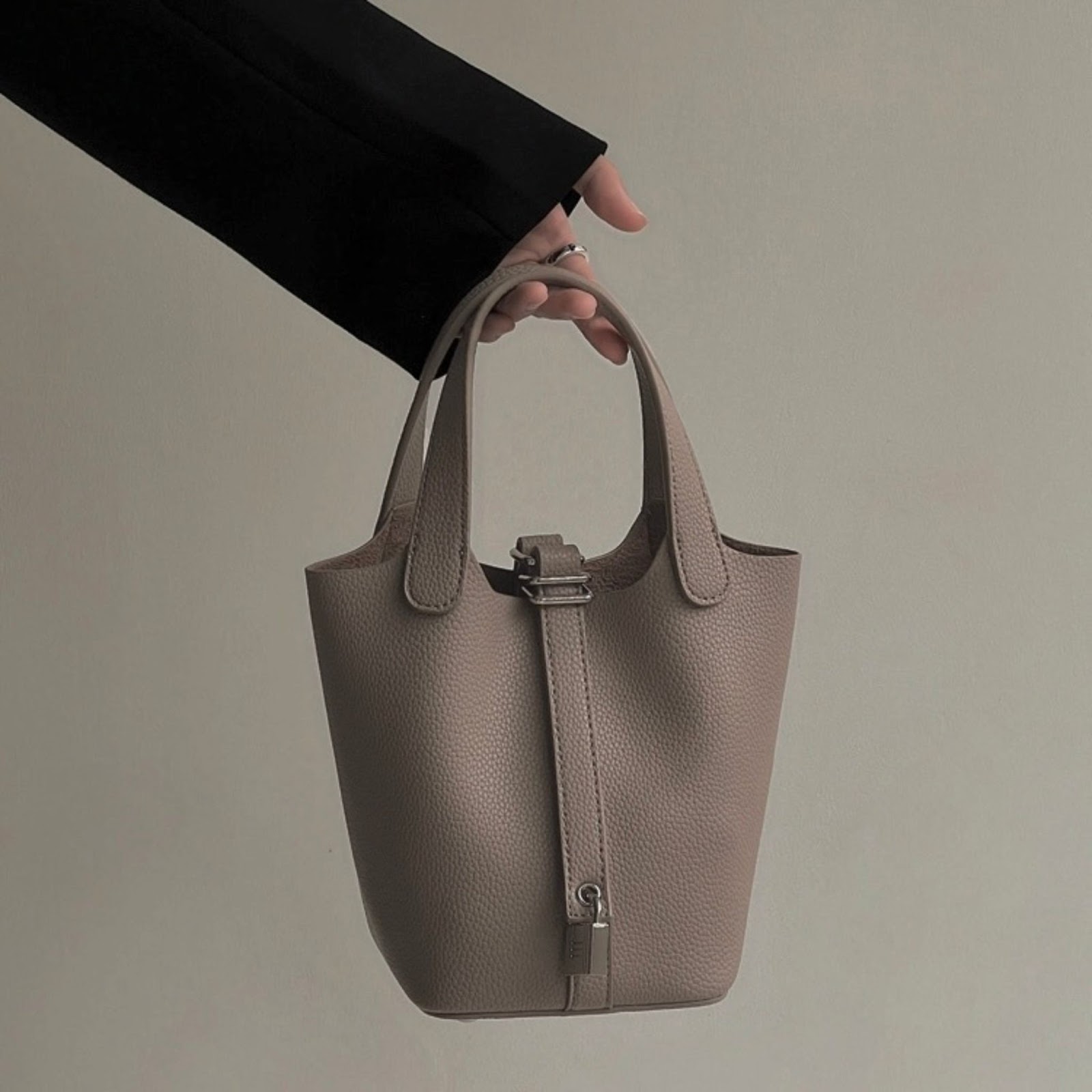 Lockette 2.0 Grey Crossbody Bag