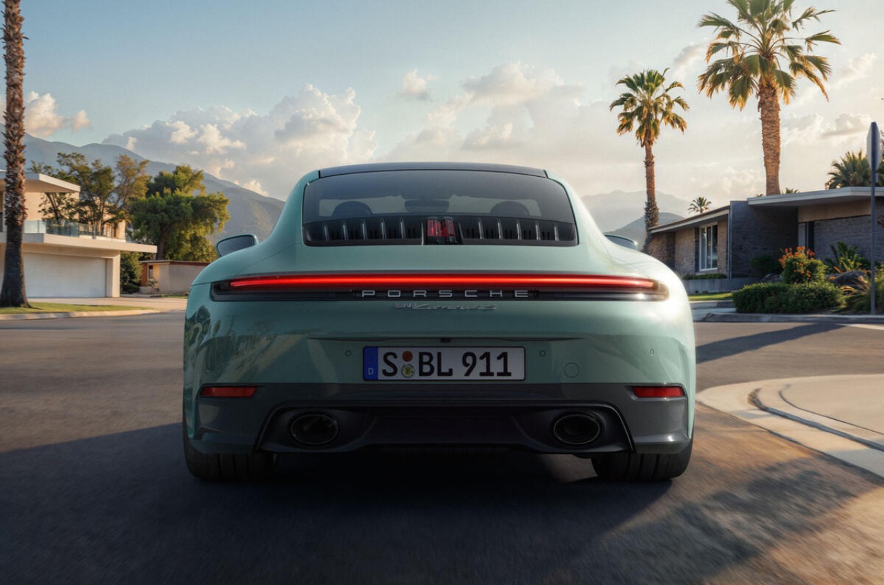 بورش 911 كاريرا 4S 2025 تحصل على زيادة في القوة ومكابح محسنة من طراز GTS لتعزيز الأداء الرياضي. 