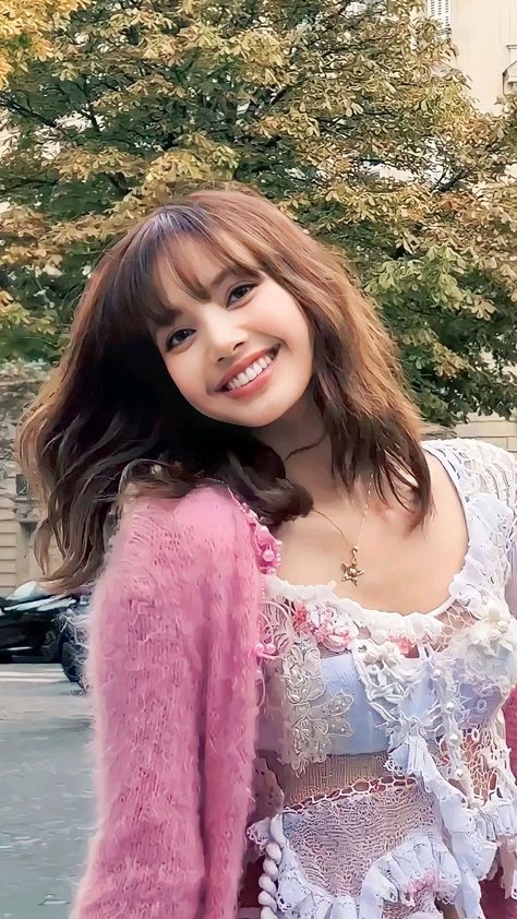 This contains an image ofn Blackpink lisa 