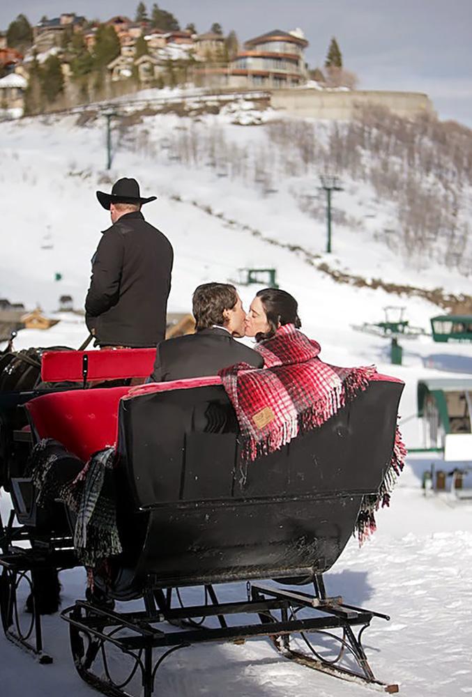 winter wedding photo ideas kiss0in sleigh Nick Sokoloff