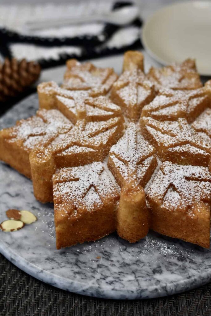 43 Dazzling Christmas Cake Ideas That'll Steal The Show