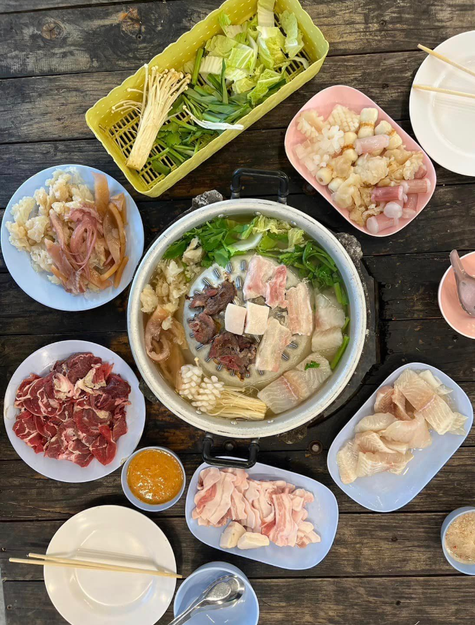 4. ร้านอิ่มจัง หมูกระทะ ตรงข้ามวัดสวนแก้ว 