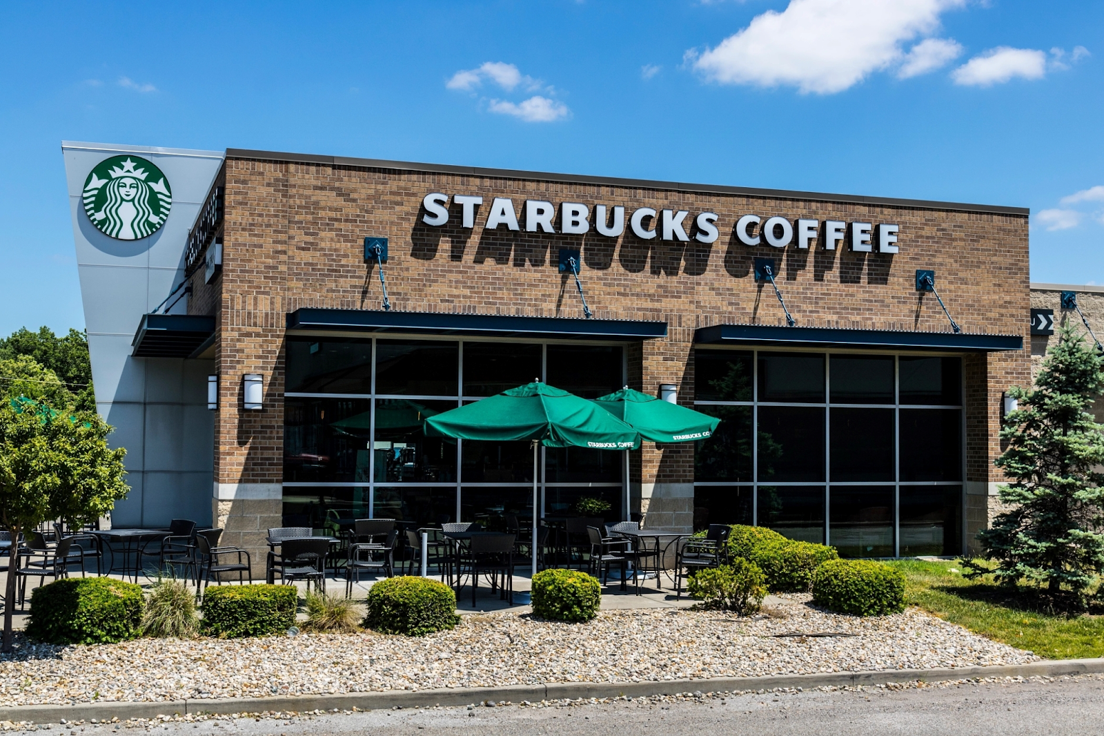 Here's why Starbucks is the 3rd most popular fast food restaurant in the world.