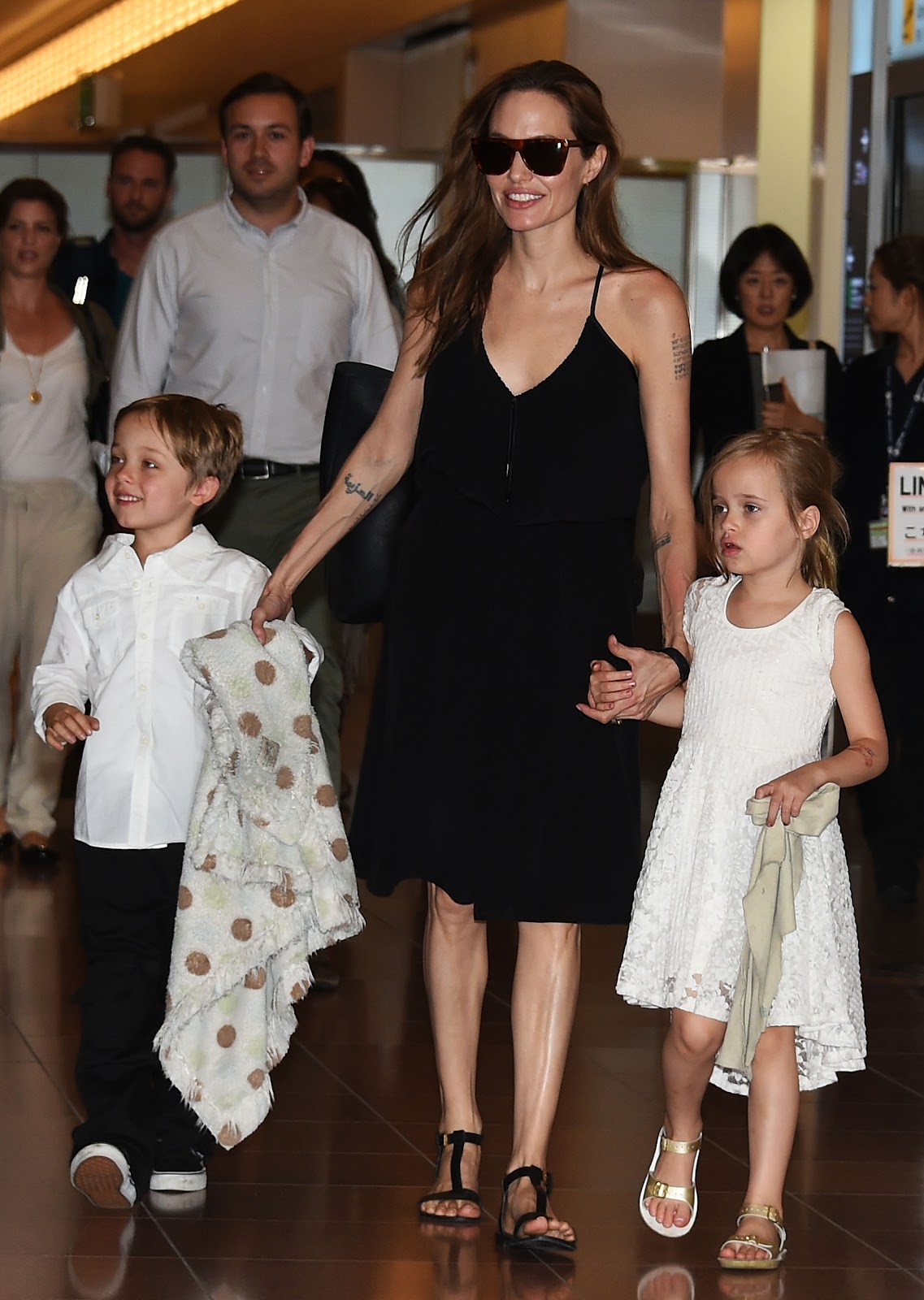 Knox Jolie-Pitt with his mother and twin sister at Haneda Airport on June 21, 2014, in Tokyo, Japan. | Source: Getty Images