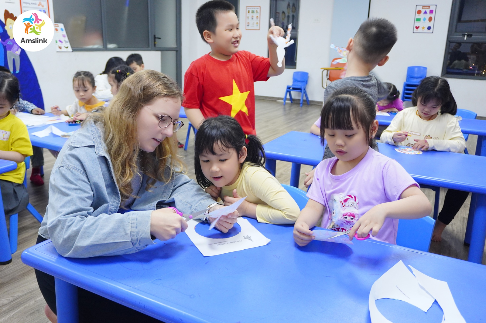 Ngoài lợi nhuận, kinh doanh giáo dục còn cần hướng đến các giá trị nhân văn cho xã hội