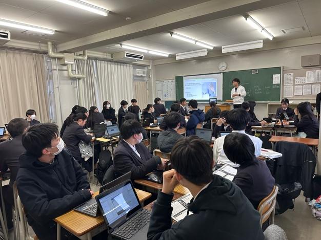 屋内, 天井, 人, ノートパソコン が含まれている画像

AI 生成コンテンツは誤りを含む可能性があります。