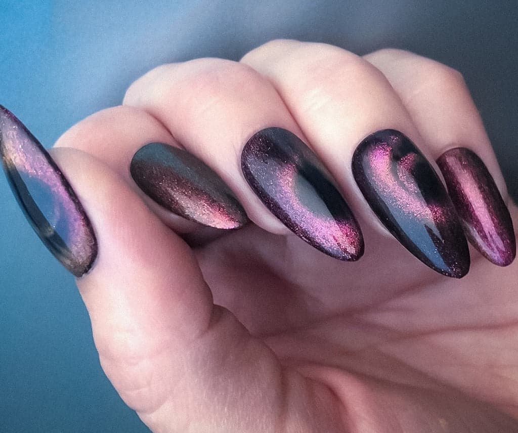 cat eye nail polish