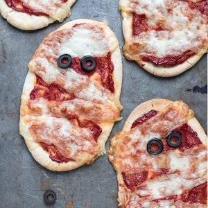 halloween mummy pizza