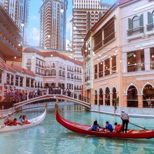 Venice Grand Canal Mall in McKinley Hill