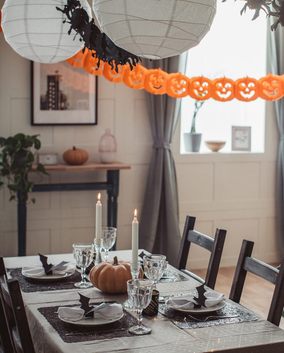 halloween table decor