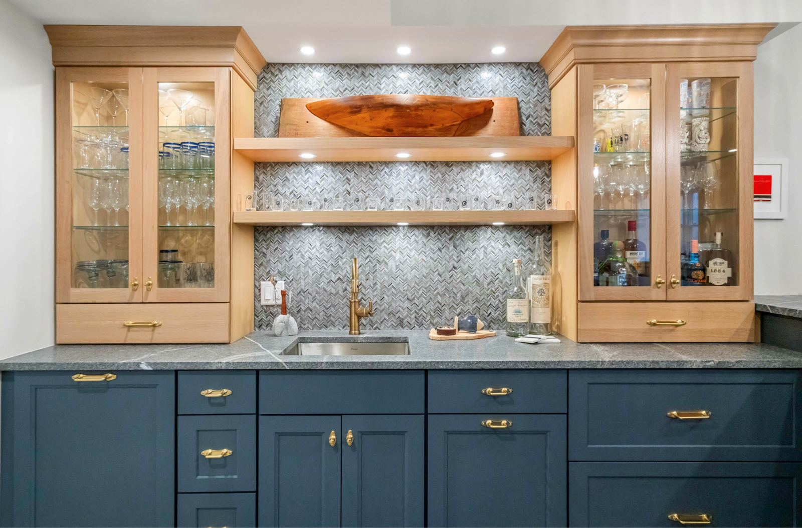 This image depicts a cozy bar area featuring simple glass cabinets. 