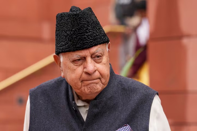 फारूक अब्दुल्ला बोले- केंद्र सरकार ऐसी हरकतें रोके, मुसलमानों को समुद्र में  नहीं फेंक सकते - national conference president farooq abdullah statement on  bjp-mobile