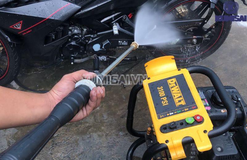 Máy bơm rửa xe Dewalt 3100