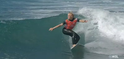 Tati avança mais uma etapa rumo ao título mundial (Foto: Reprodução / WSL)