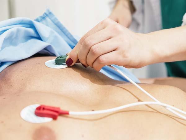 Đo điện tim (điện tâm đồ) được dùng trong trường hợp nào? | Vinmec