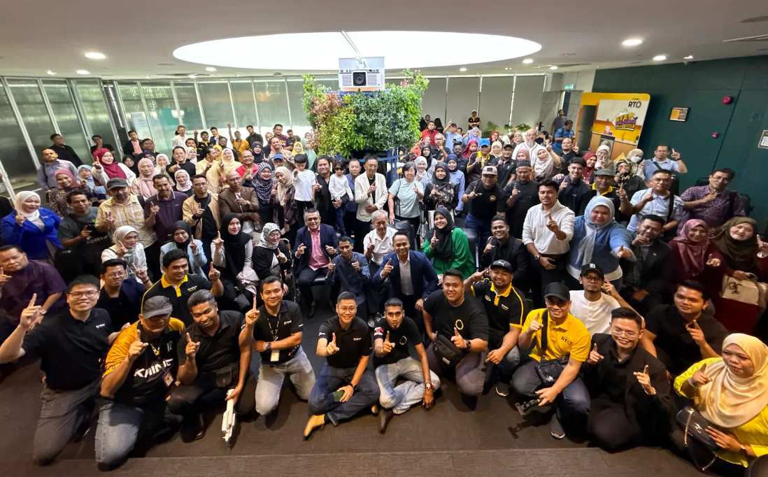 A group of people posing for a photo

AI-generated content may be incorrect.
