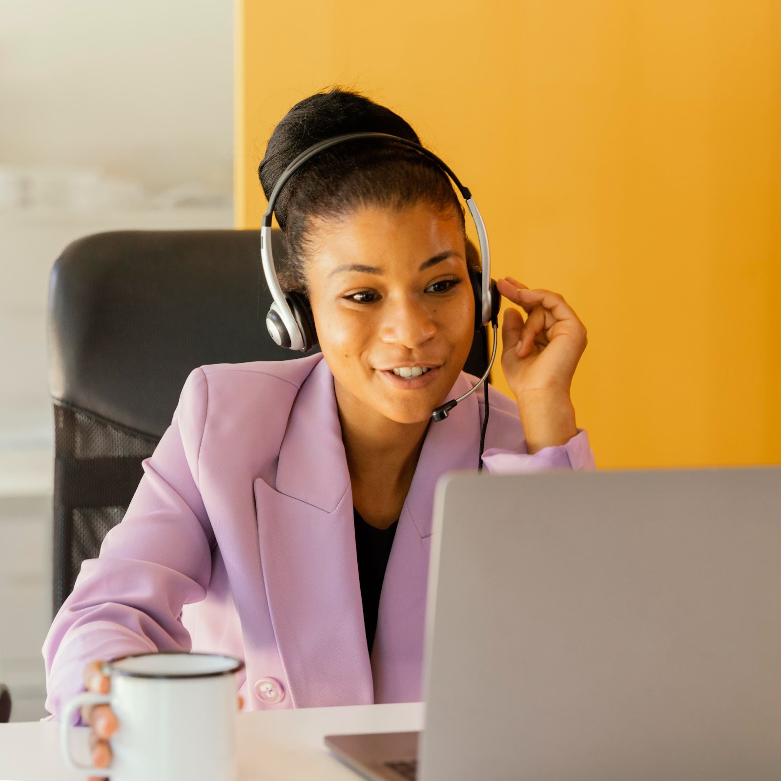 How to Talk to Customers and 7 Friendly Phrases That Keep Them Coming Back