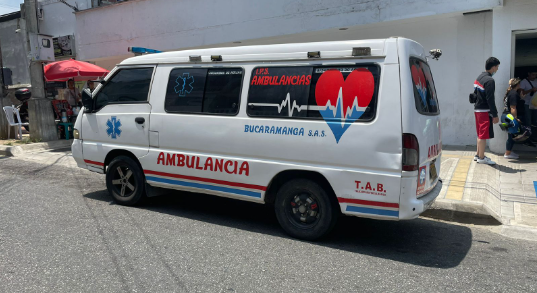 En acciones de inspección y vigilancia, la Secretaría de Salud y Ambiente de Bucaramanga llevó a cabo una intervención de seguimiento a los actores del sistema de emergencias médicas, ambulancias. Se realizó un operativo en las IPS que ofrecen servicios de traslado asistencial básico y medicalizado, específicamente en la comuna 3, cubriendo los barrios San Francisco y La Universidad.