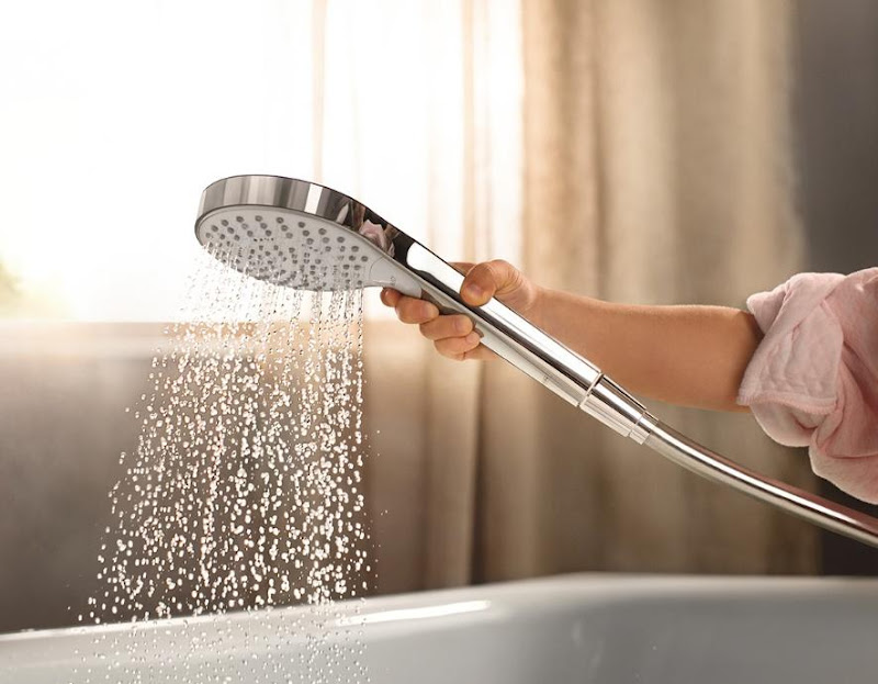 Shower head &amp; hand shower: Switch jet types at the touch of a button