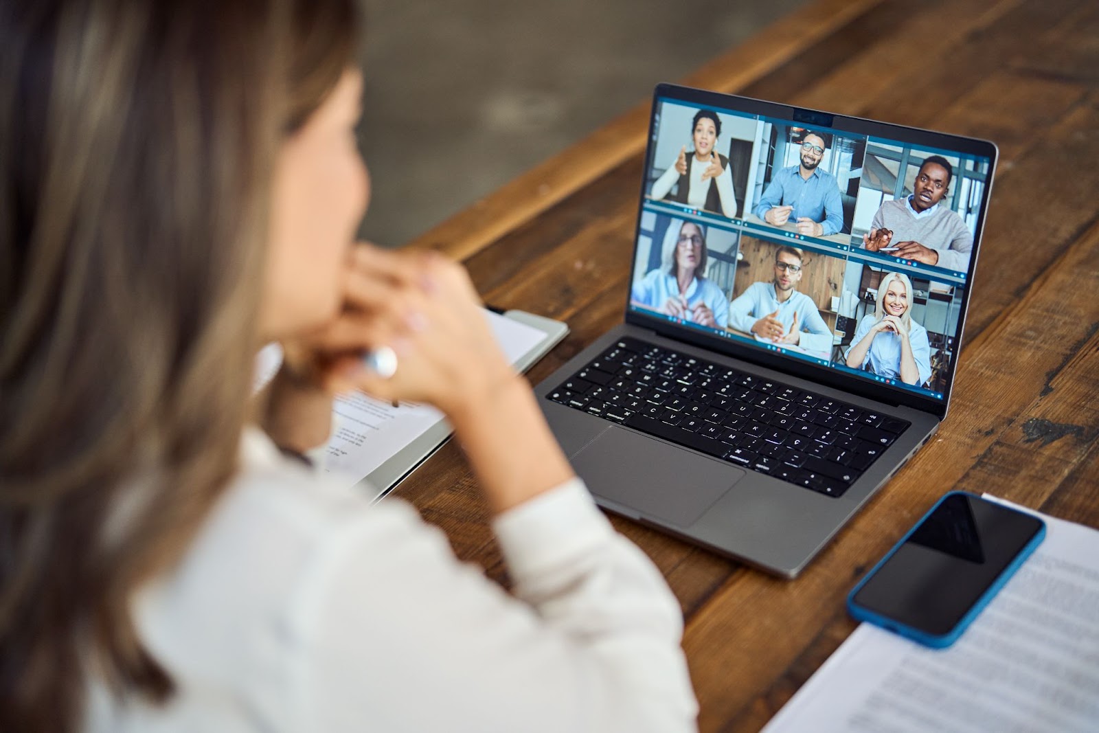 Reunião online de colaboradores de uma empresa