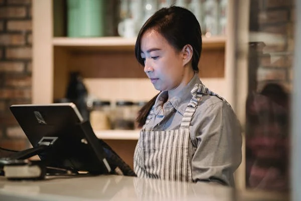 How can a Restaurant Management System Keep Your Employees Happy in 2025?
