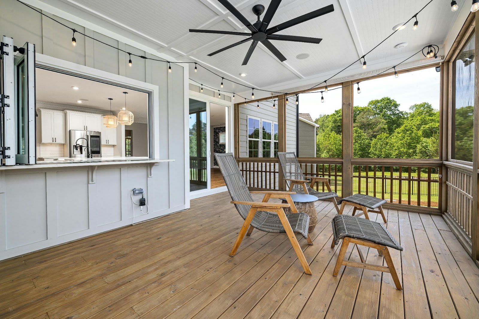 Building Flow Between Indoor Spaces and Outdoor Retreats 