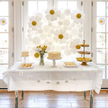 Spring baby shower idea: daisy baby shower theme